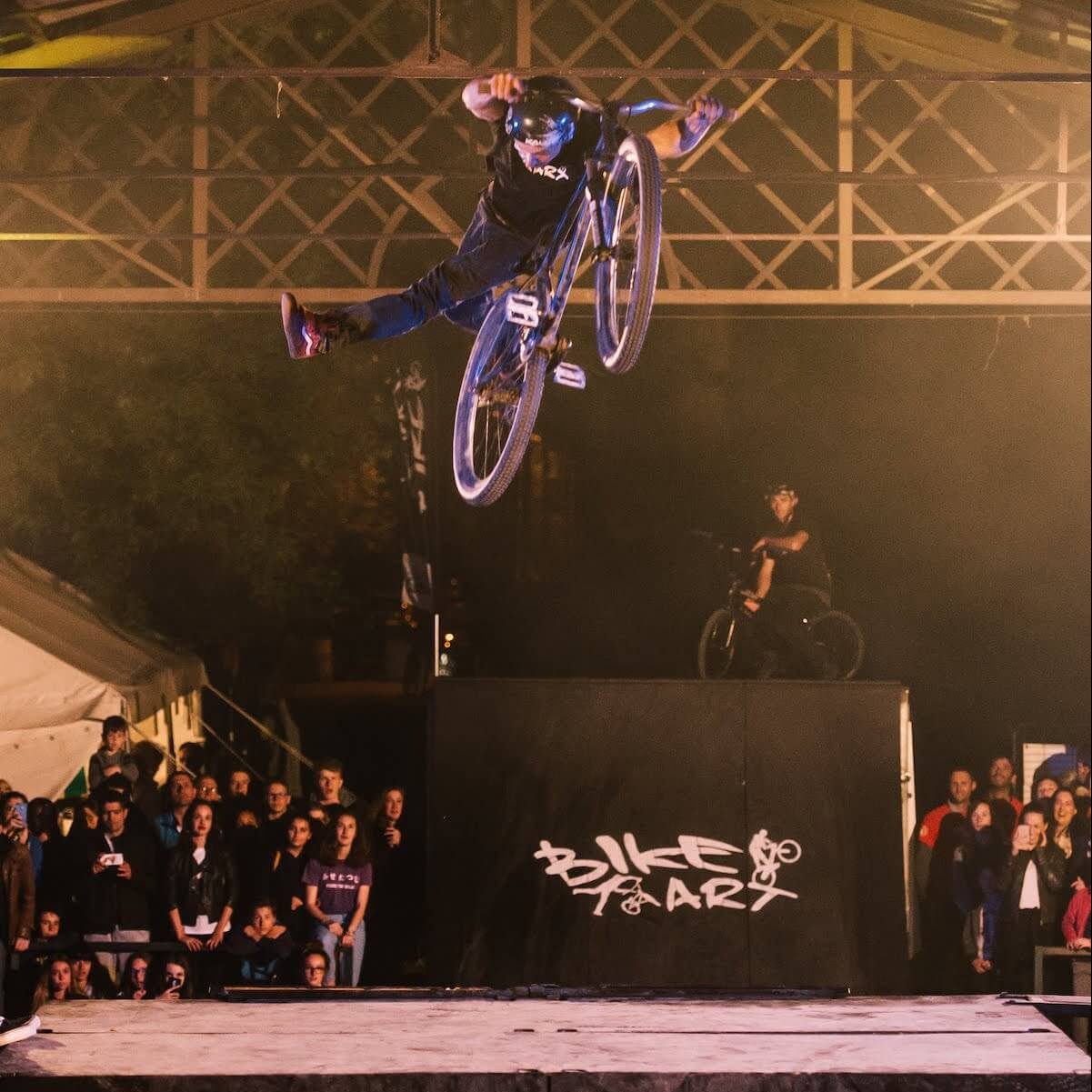 Show BMX freestyle nocturne