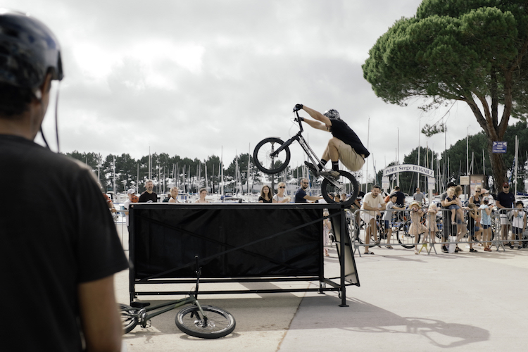 street trial vélo bike art show spectacle yannick alazet